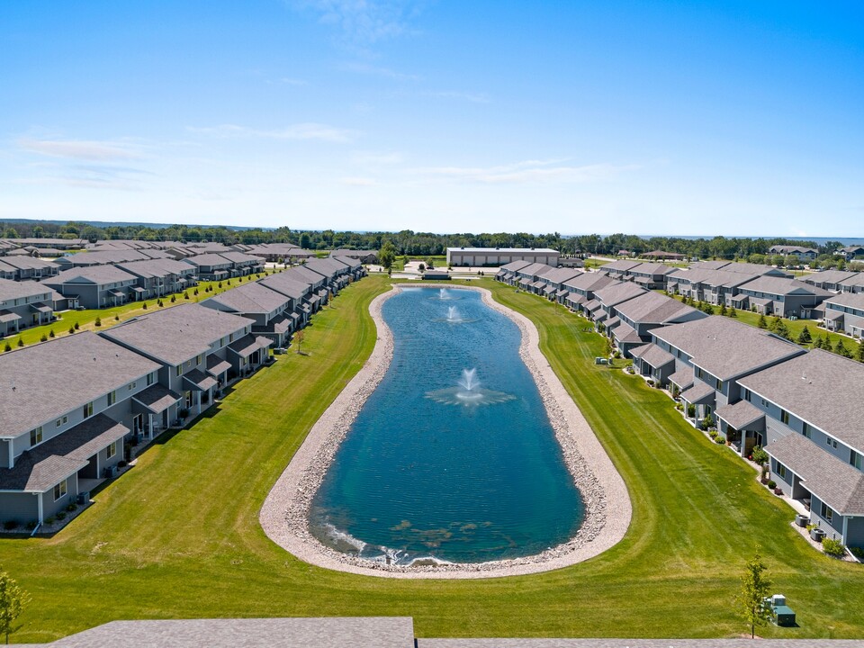 Asterion in Menasha, WI - Foto de edificio