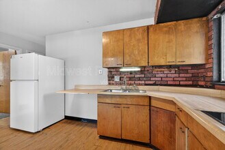 743 Shepley Dr in St. Louis, MO - Building Photo - Building Photo