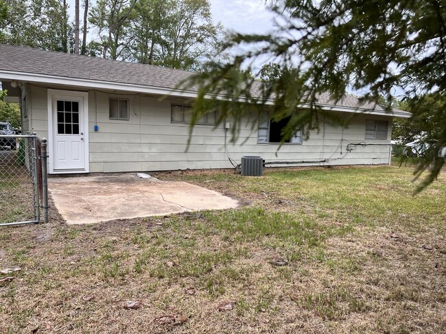 1618 Courthouse Rd in Gulfport, MS - Foto de edificio - Building Photo