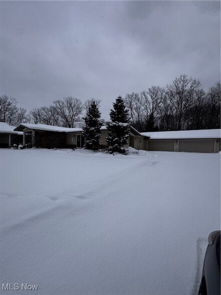 7633 Hidden Valley Dr in Kirtland, OH - Foto de edificio - Building Photo