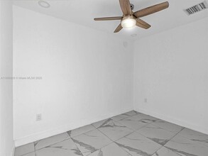 5424 Pembroke Rd in Hollywood, FL - Building Photo - Building Photo