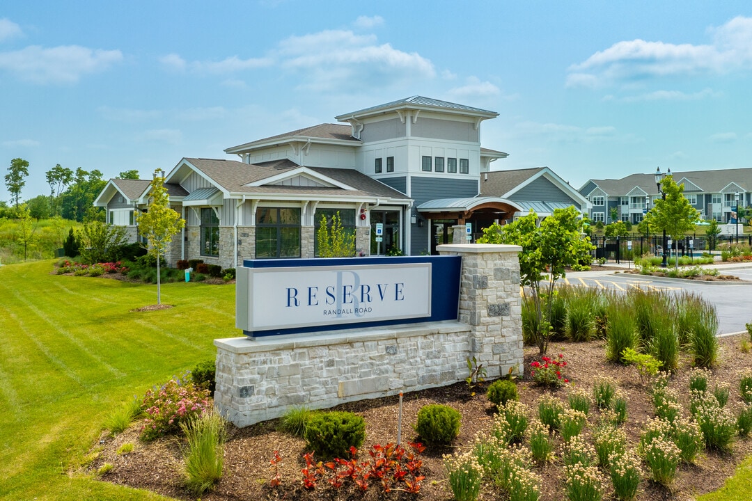Reserve Randall Road in West Dundee, IL - Building Photo