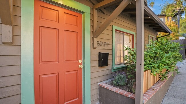 3907 Berenice Pl in Los Angeles, CA - Building Photo - Building Photo