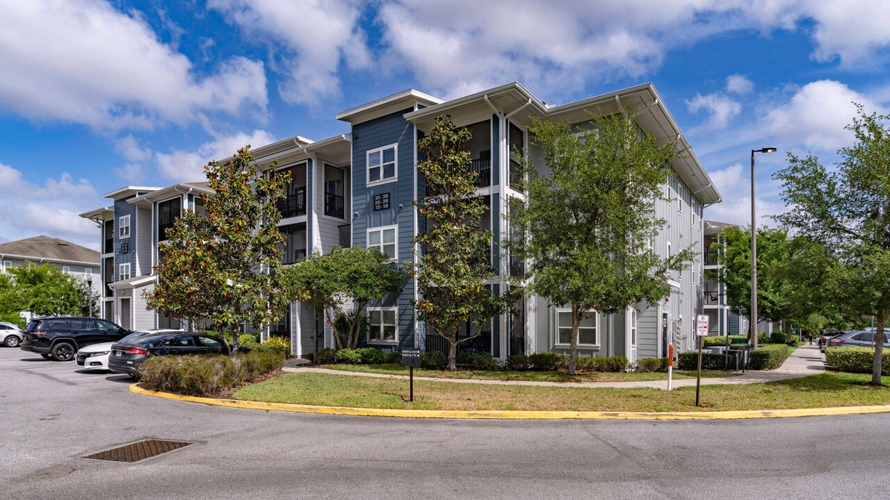 Eastmar Commons in Orlando, FL - Foto de edificio