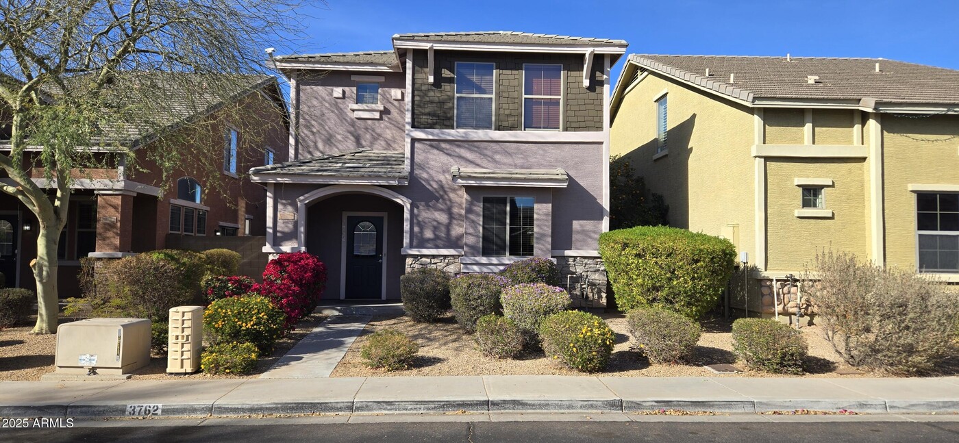 3762 E Kristal Way in Phoenix, AZ - Foto de edificio