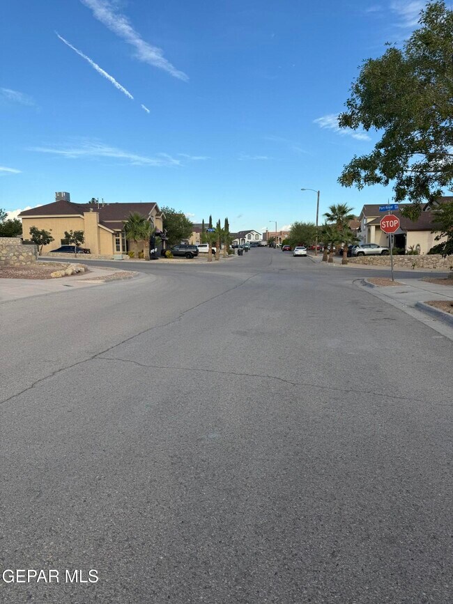 12253 Holy Springs Ct in El Paso, TX - Foto de edificio - Building Photo