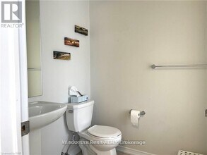 8667 Chickory Trail in Niagara Falls, ON - Building Photo - Building Photo