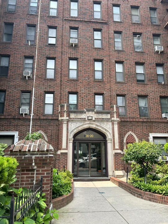 36-20 168th St in Queens, NY - Building Photo