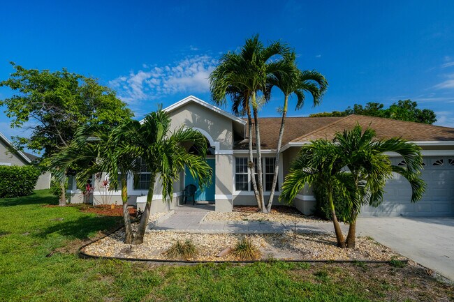 12795 Kingsway Rd in Wellington, FL - Building Photo - Building Photo