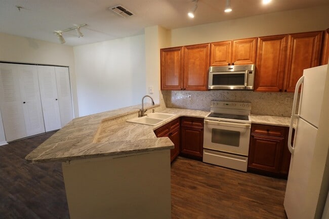 625 Fairway Dr, Unit 302 in St. Augustine, FL - Building Photo - Building Photo