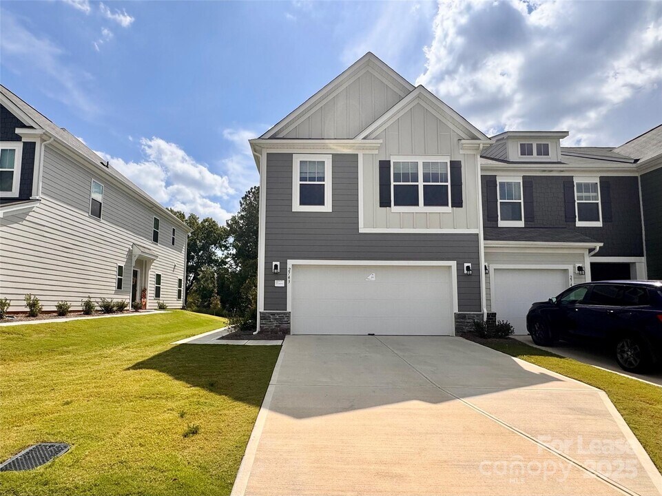 2743 Yeager Dr NW in Concord, NC - Building Photo