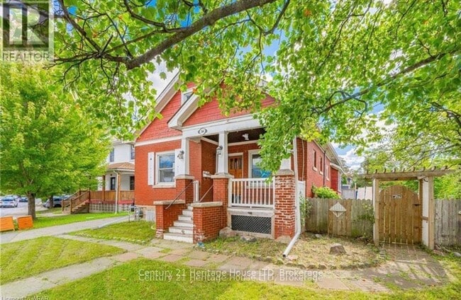 364 Glendale Ave in St Catharines, ON - Building Photo - Building Photo