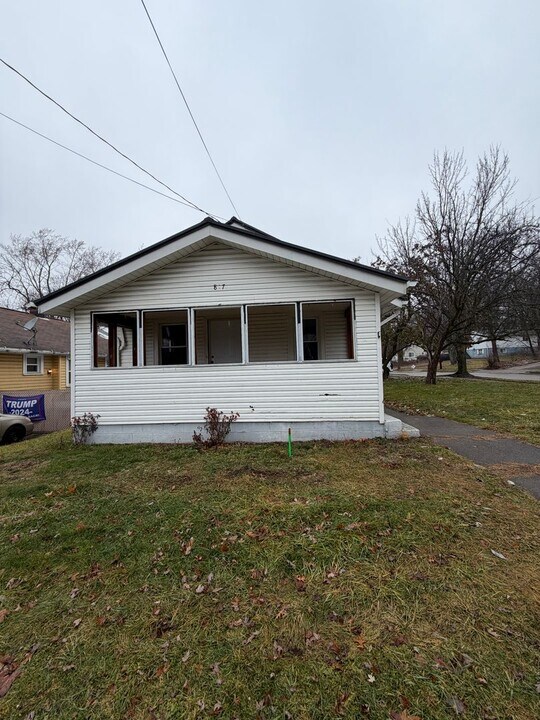 847 Baird St in Akron, OH - Building Photo