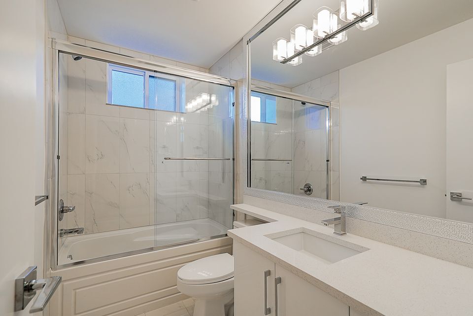 16756 16A Av in Surrey, BC - Building Photo