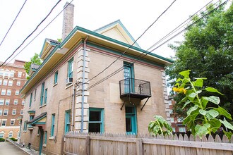 Victorian House in Kansas City, MO - Foto de edificio - Building Photo