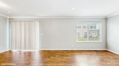 273 Wildmeadow Ln in Woodstock, IL - Foto de edificio - Building Photo