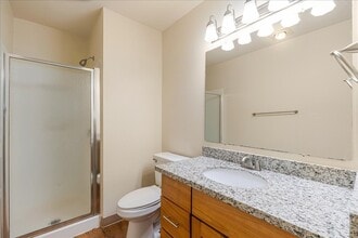 Cascade Woods Apartments in Aloha, OR - Building Photo - Building Photo