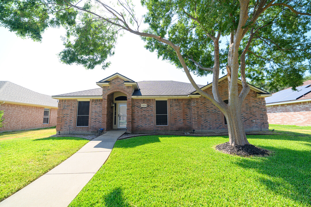 7410 Bryn Mawr Dr in Rowlett, TX - Building Photo