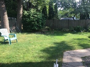 88 Warwick Rd, Unit 1 in Newton, MA - Building Photo - Building Photo