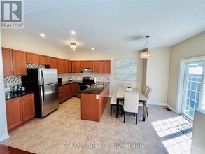 563 Sanderson Cres. in Milton, ON - Building Photo - Building Photo