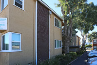 Pueblo Village Apartments in San Diego, CA - Foto de edificio - Building Photo