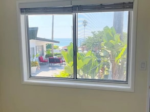 250 Cliff Dr in Laguna Beach, CA - Foto de edificio - Building Photo