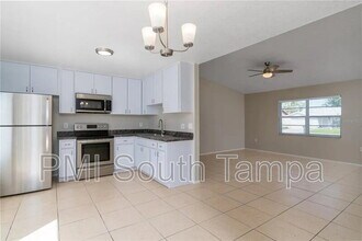 1020 Pine Ridge Cir in Brandon, FL - Building Photo - Building Photo