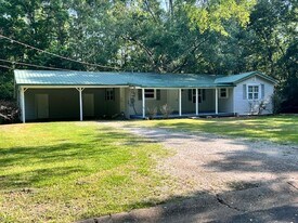 3731 W Rollins St in Moss Point, MS - Building Photo