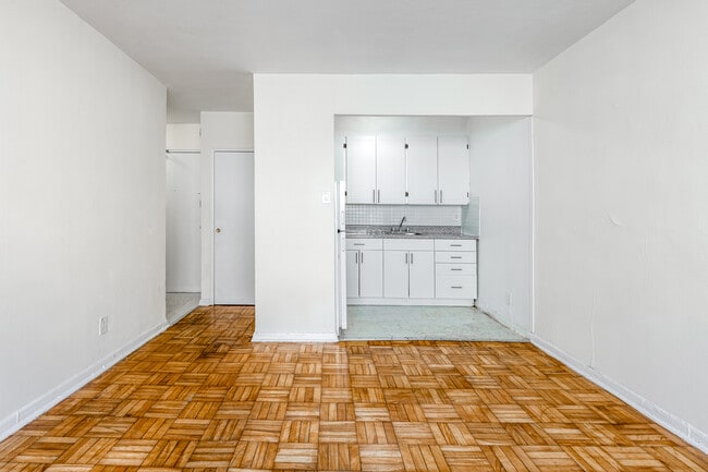 2355 Lake Shore Blvd W