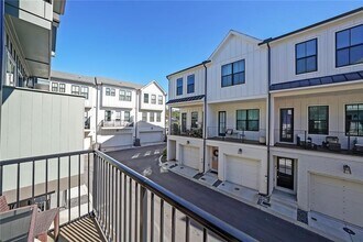 154 Chestnut Cir in Atlanta, GA - Building Photo - Building Photo