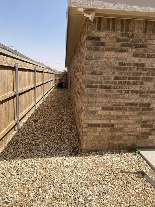 1301 N Clinton Ave in Lubbock, TX - Building Photo