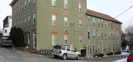 5 Whitehall St in Cohoes, NY - Foto de edificio - Building Photo