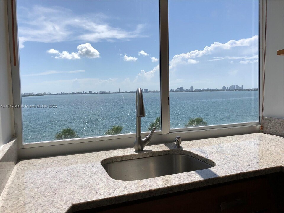 3301 NE 5th Ave in Miami, FL - Building Photo