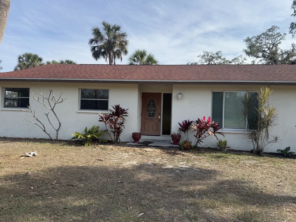 2501 Gerry Rd in Sarasota, FL - Building Photo