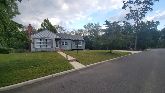 property at 569 Lakeside Ave