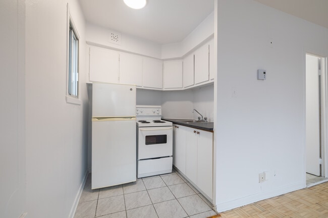 500 Des Pins Av O in Montréal, QC - Building Photo - Interior Photo