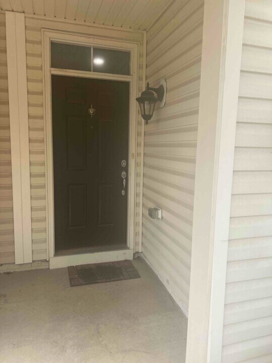 2945 Chinkapin Oak Ln in Woodbridge, VA - Foto de edificio