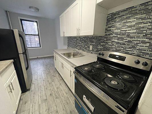 3572 Dekalb Ave in Bronx, NY - Building Photo