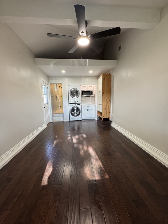 10702 Chestnut St, Unit A in Los Alamitos, CA - Building Photo - Building Photo