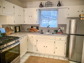 904 Chevy Chase Dr in San Antonio, TX - Building Photo - Building Photo