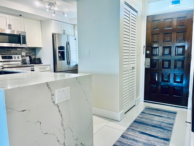 3000 Presidential Way in West Palm Beach, FL - Foto de edificio - Building Photo