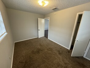1913 41st St, Unit B in Lubbock, TX - Foto de edificio - Building Photo