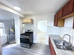 9836 Walnut St in Oakland, CA - Building Photo - Building Photo