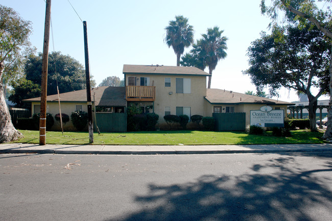 475 Chestnut Ave in Carlsbad, CA - Foto de edificio - Building Photo