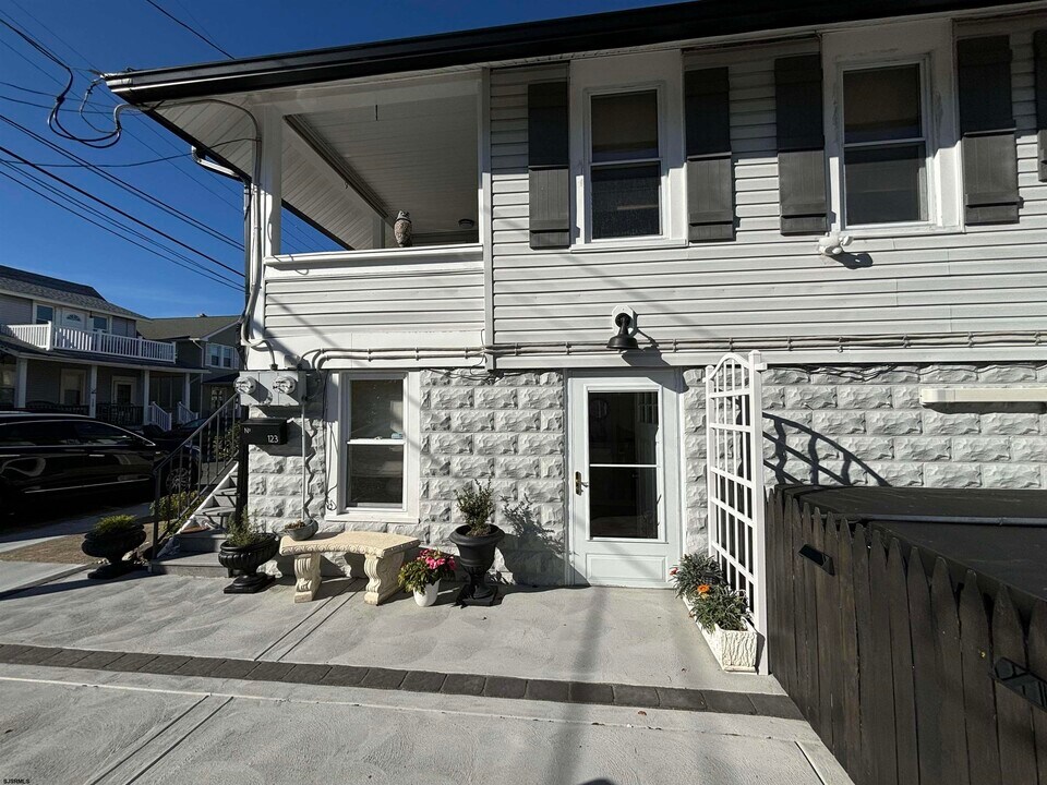 123 N Avolyn Ave in Ventnor City, NJ - Building Photo