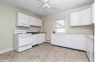 17 Ring Ave, Unit 2b in Quincy, MA - Building Photo - Building Photo