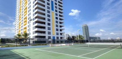 1330 West Ave, Unit 806 in Miami Beach, FL - Foto de edificio - Building Photo