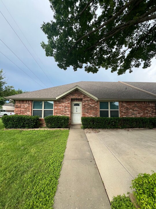 970 Austin Ct in Weatherford, TX - Building Photo