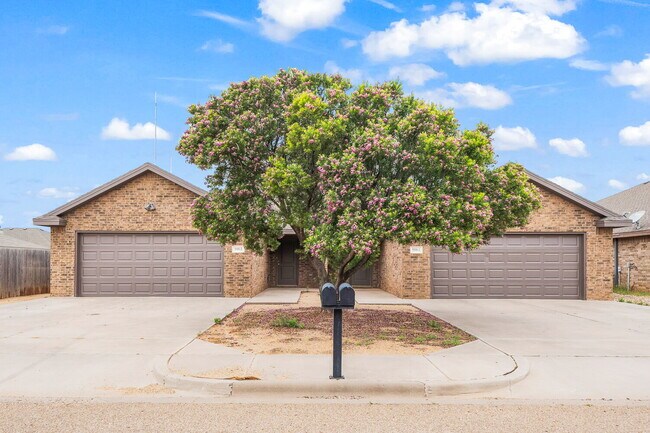 9806 Avenue V in Lubbock, TX - Building Photo - Building Photo