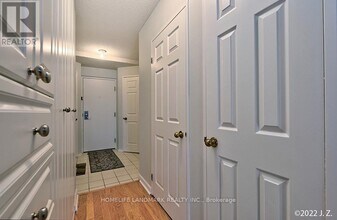 55 Centre Ave in Toronto, ON - Building Photo - Building Photo